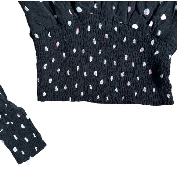 ABERCROMBIE & FITCH BLACK AND WHITE POLKA DOT LONG SLEEVE CROPPED TOP W/ V NECK - Picture 2 of 7